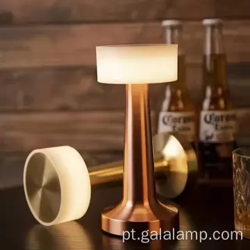 Lâmpada de mesa de ferro forjado elegante